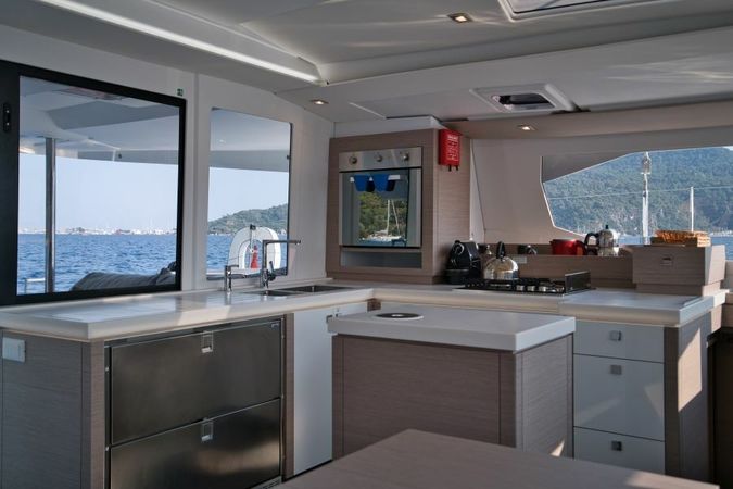 Fountaine Pajot Saona 47 | Sky Ada 2