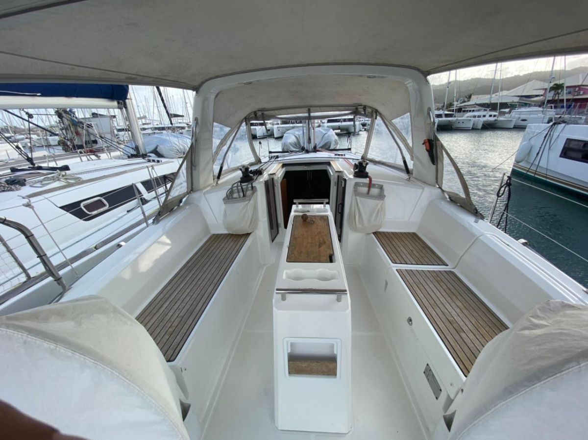 Beneteau Oceanis 35.1 | 3 Pommes