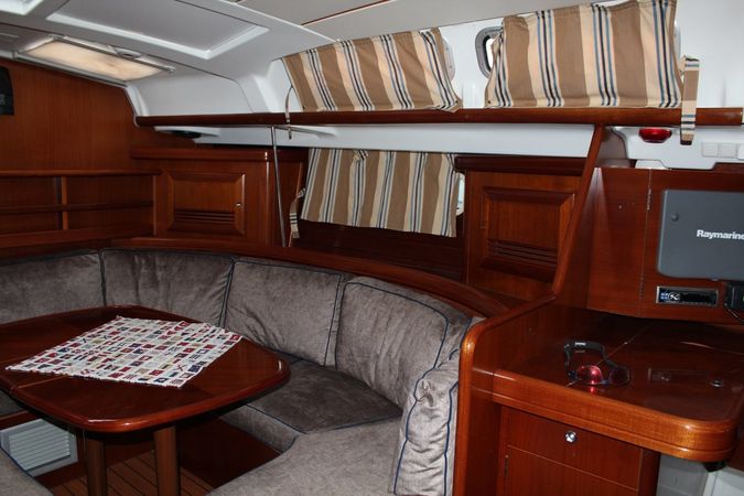 Beneteau Oceanis Clipper 423 | Aenaon