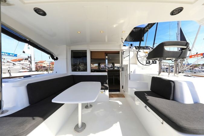 Lagoon 40 | Liquid Spirit