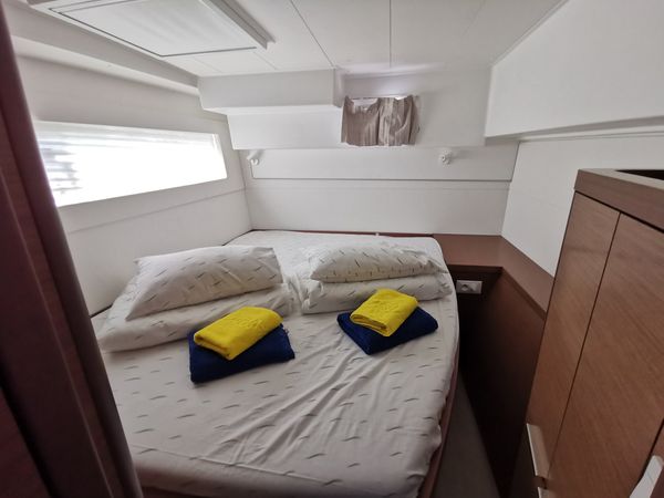 Lagoon 40 | Sailing Point