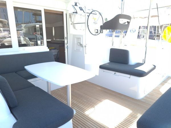 Lagoon 40 | Sailing Point