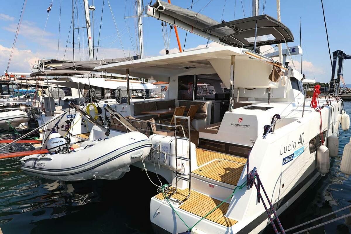 Fountaine Pajot Lucia 40 | Canopus