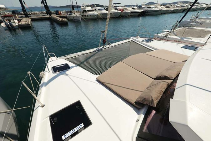 Fountaine Pajot Lucia 40 | Canopus