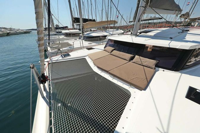 Fountaine Pajot Lucia 40 | Canopus