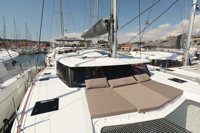 Fountaine Pajot Lucia 40 | Canopus