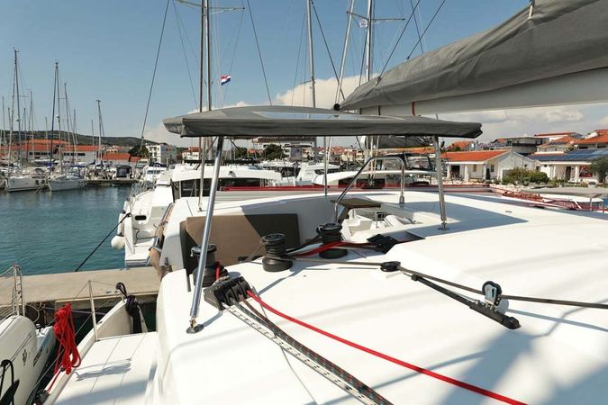 Fountaine Pajot Lucia 40 | Canopus