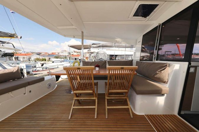 Fountaine Pajot Lucia 40 | Canopus