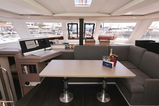 Fountaine Pajot Lucia 40 | Canopus