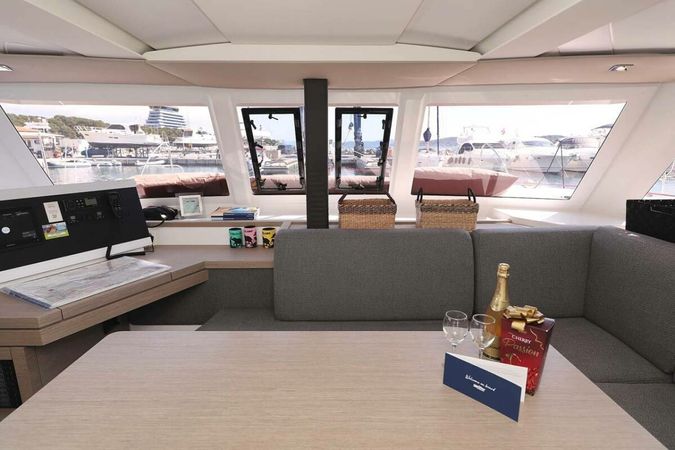 Fountaine Pajot Lucia 40 | Canopus