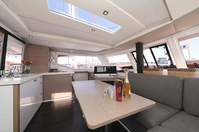 Fountaine Pajot Lucia 40 | Canopus