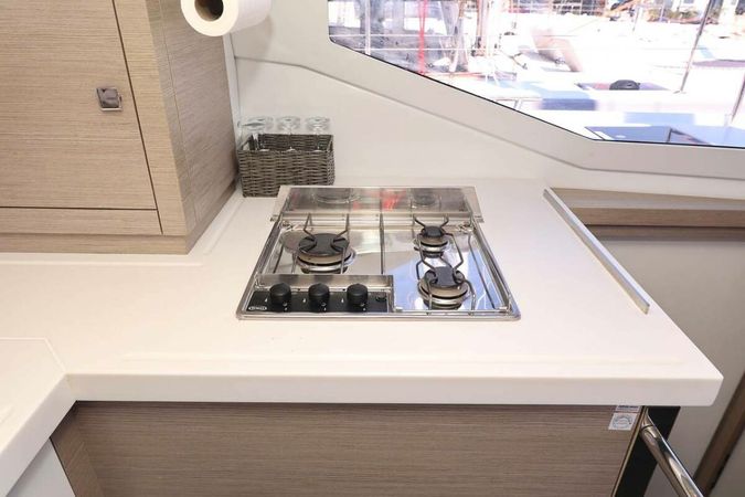 Fountaine Pajot Lucia 40 | Canopus