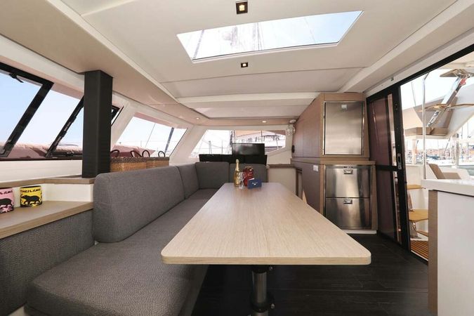 Fountaine Pajot Lucia 40 | Canopus
