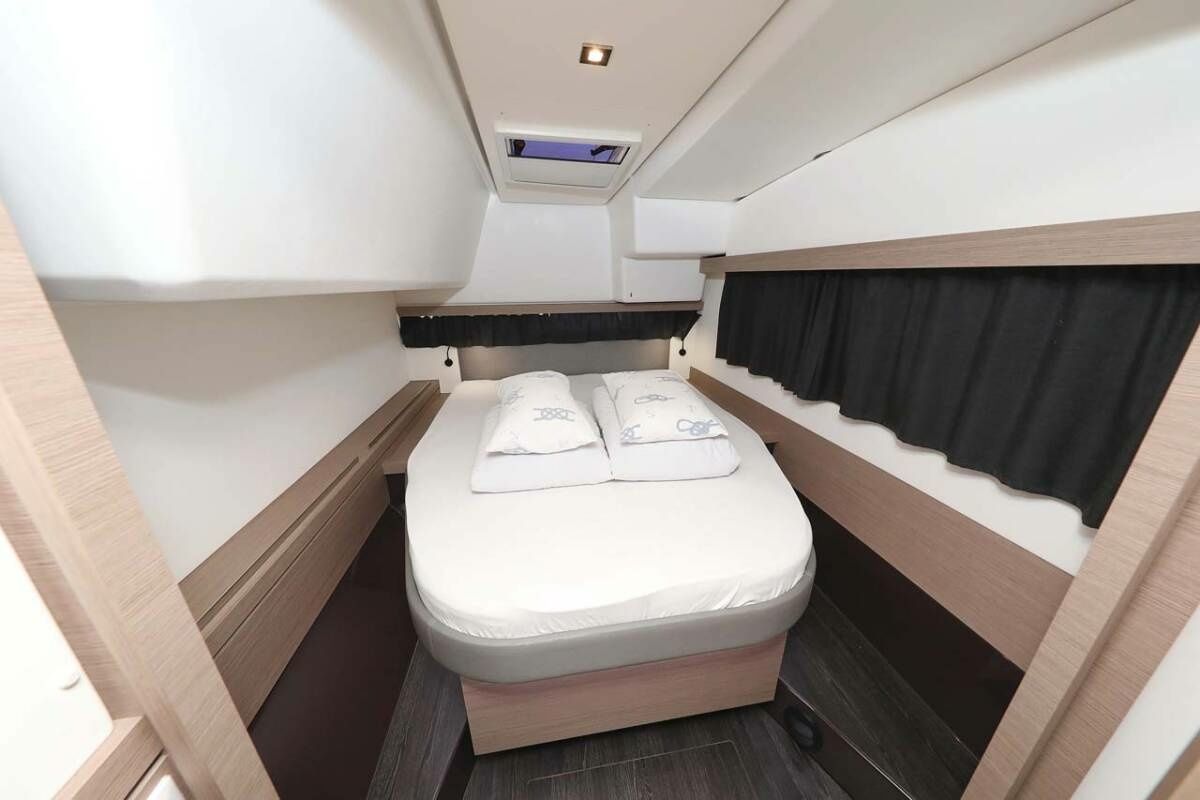 Fountaine Pajot Lucia 40 | Canopus