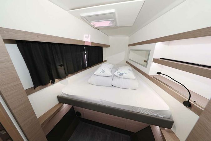 Fountaine Pajot Lucia 40 | Canopus