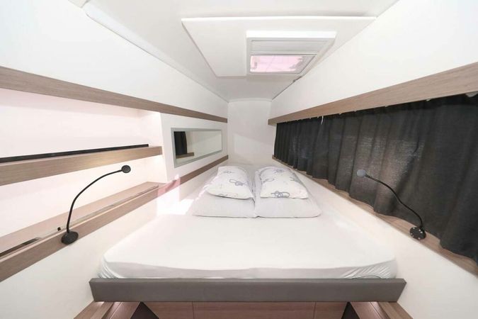 Fountaine Pajot Lucia 40 | Canopus