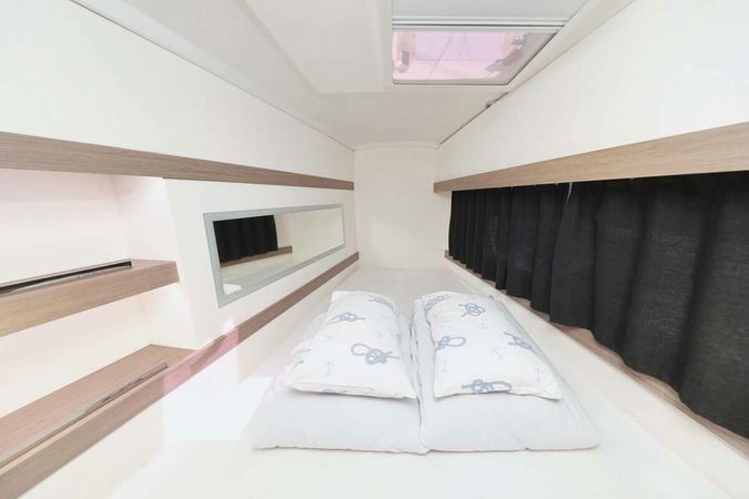 Fountaine Pajot Lucia 40 | Canopus