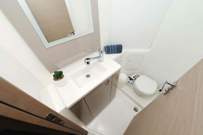 Fountaine Pajot Lucia 40 | Canopus