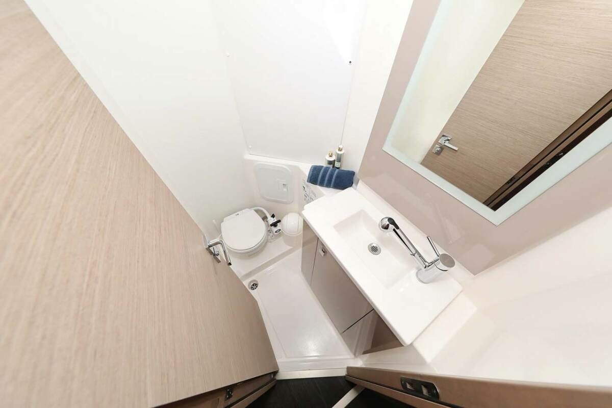 Fountaine Pajot Lucia 40 | Canopus