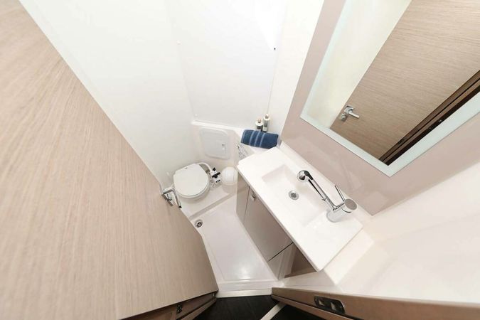 Fountaine Pajot Lucia 40 | Canopus