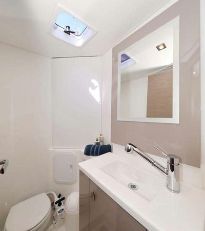 Fountaine Pajot Lucia 40 | Canopus