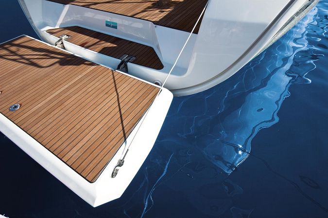 Bavaria Cruiser 37 | Emira