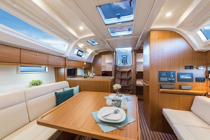 Bavaria Cruiser 37 | Emira