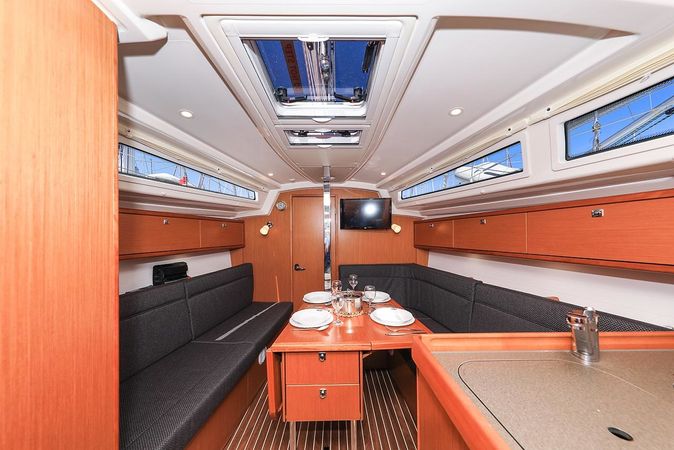 Bavaria Cruiser 34 | Deneb