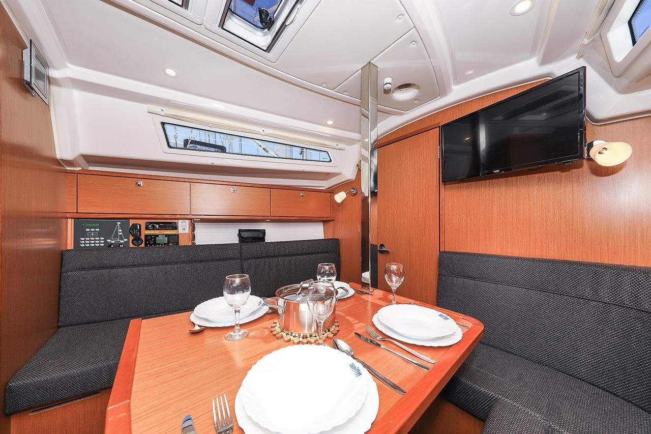 Bavaria Cruiser 34 | Deneb