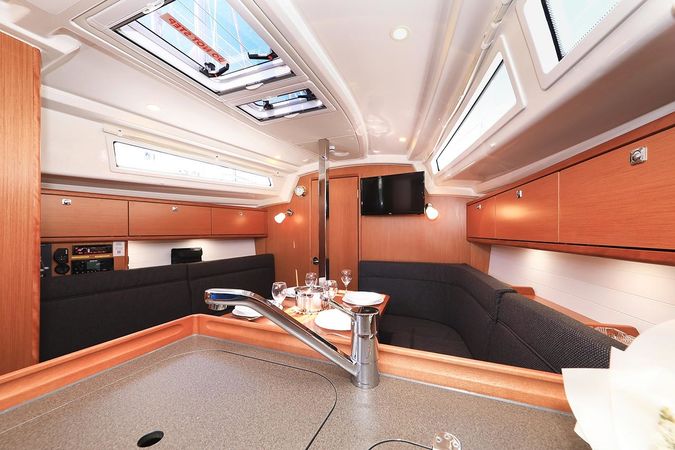 Bavaria Cruiser 34 | Deneb