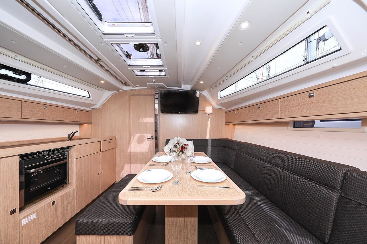 Bavaria Cruiser 41 | Fleur de Lys