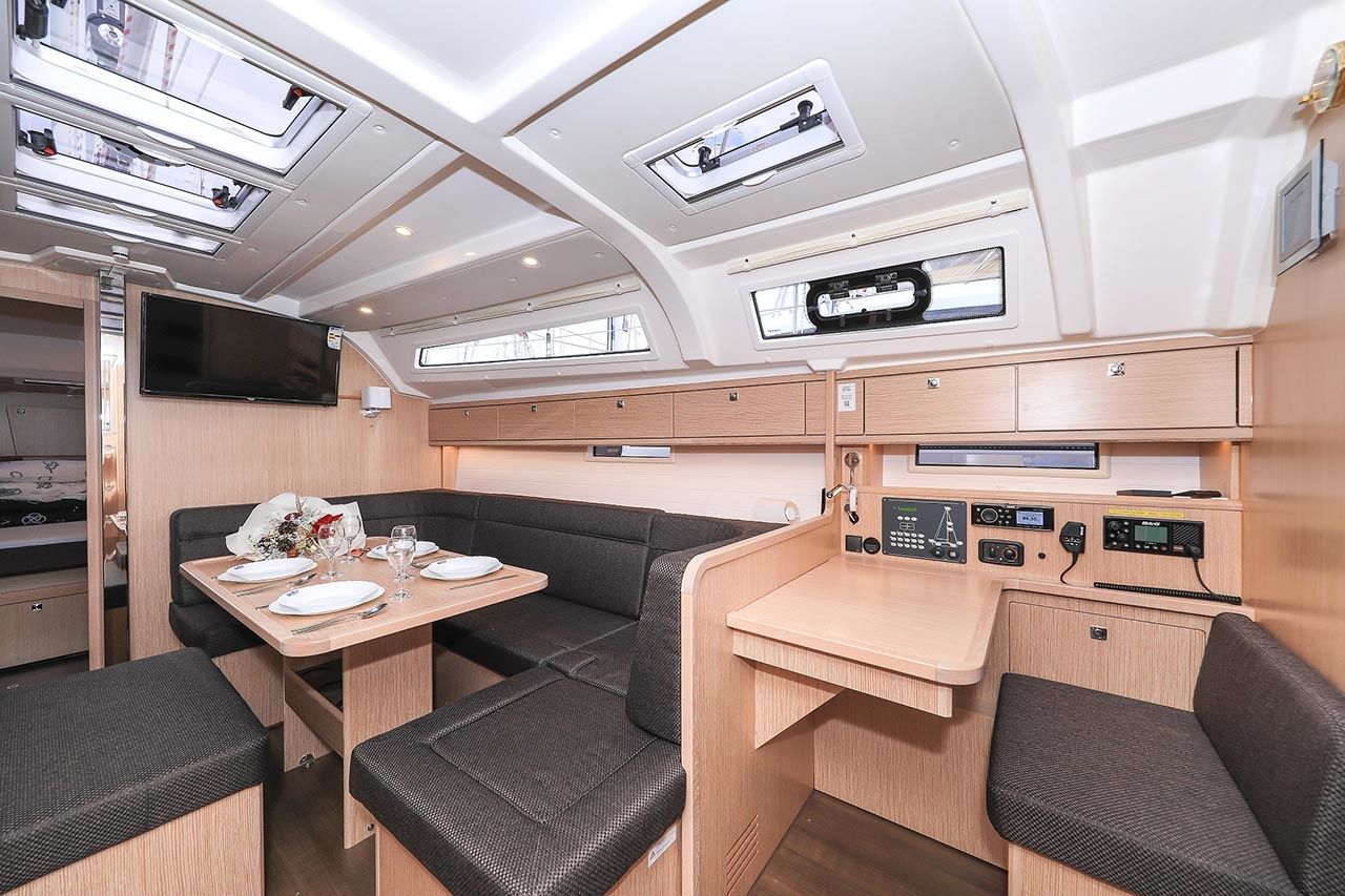 Bavaria Cruiser 41 | Fleur de Lys