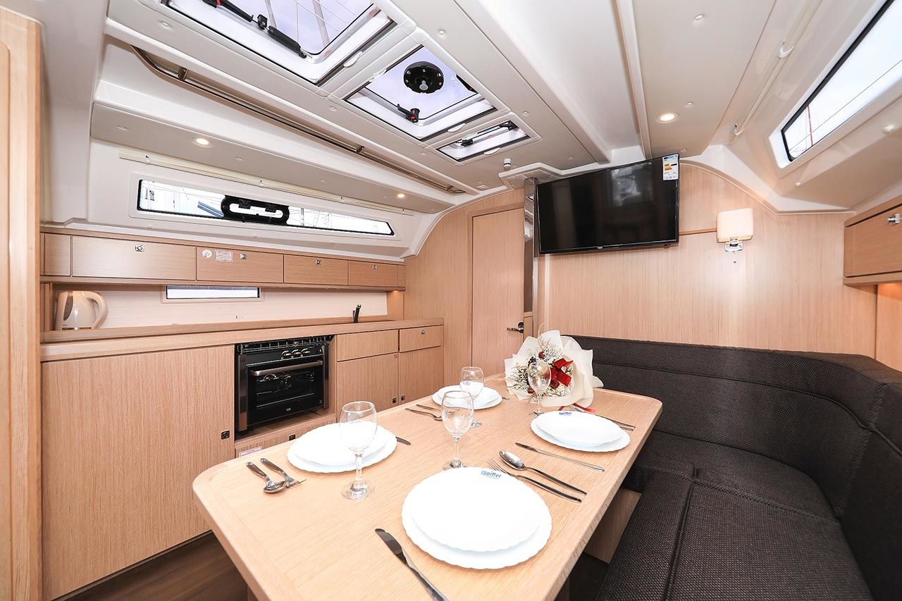 Bavaria Cruiser 41 | Fleur de Lys