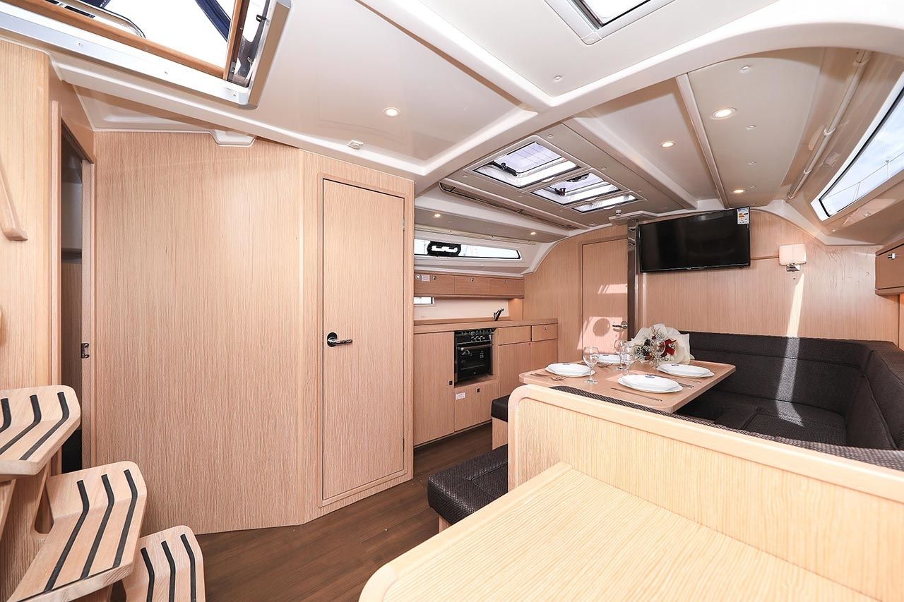 Bavaria Cruiser 41 | Fleur de Lys