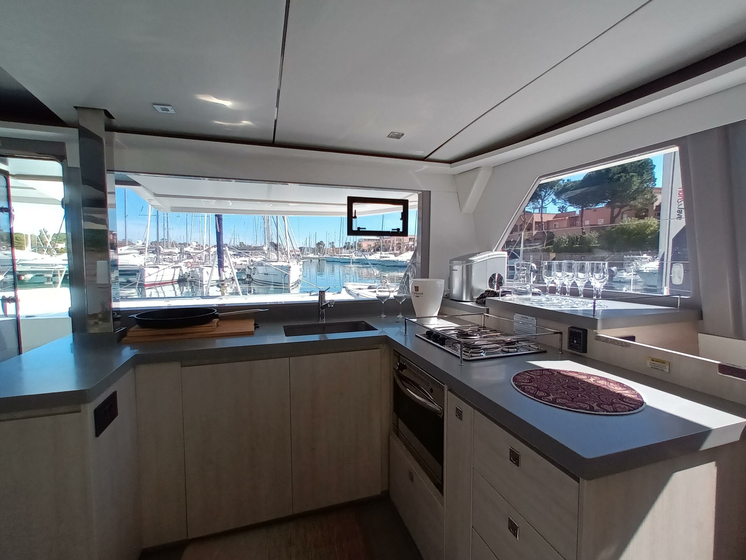 Leopard 45 | Lady Mara