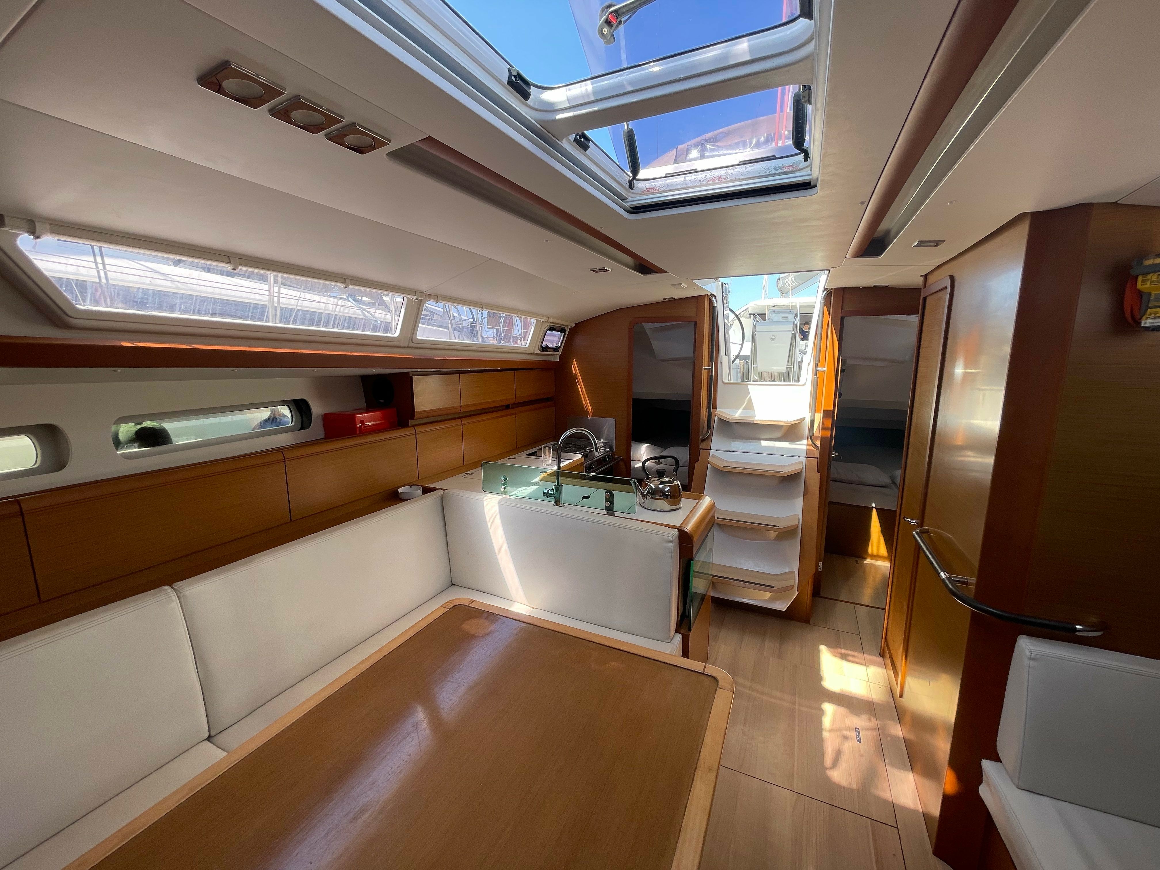 Jeanneau Sun Odyssey 419 | Blueberry