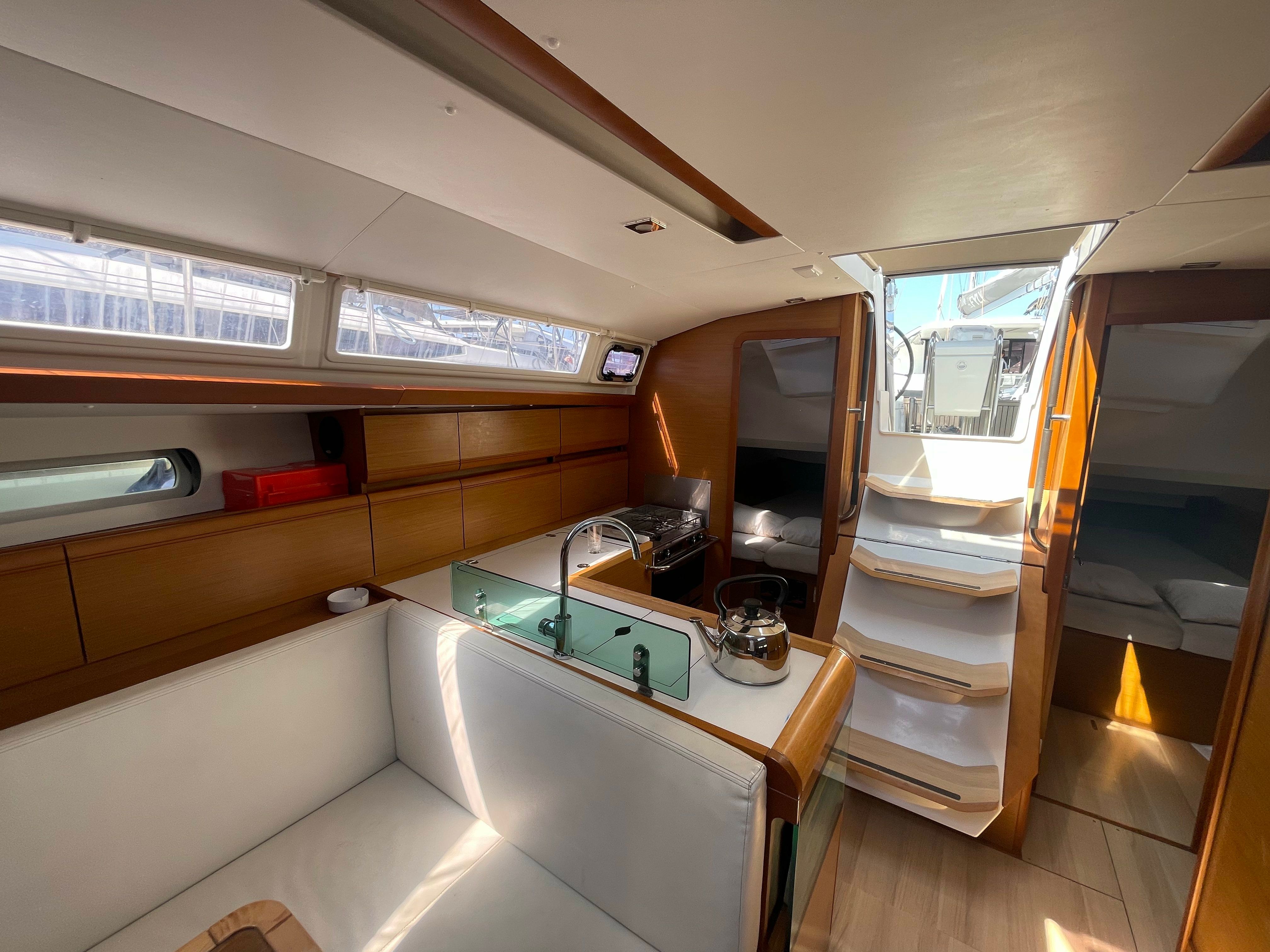 Jeanneau Sun Odyssey 419 | Blueberry