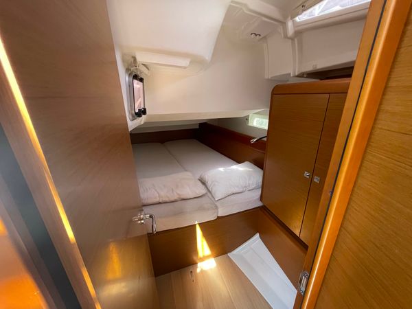 Jeanneau Sun Odyssey 419 | Blueberry