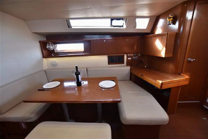 Beneteau Oceanis 45 | Chilli Pepper