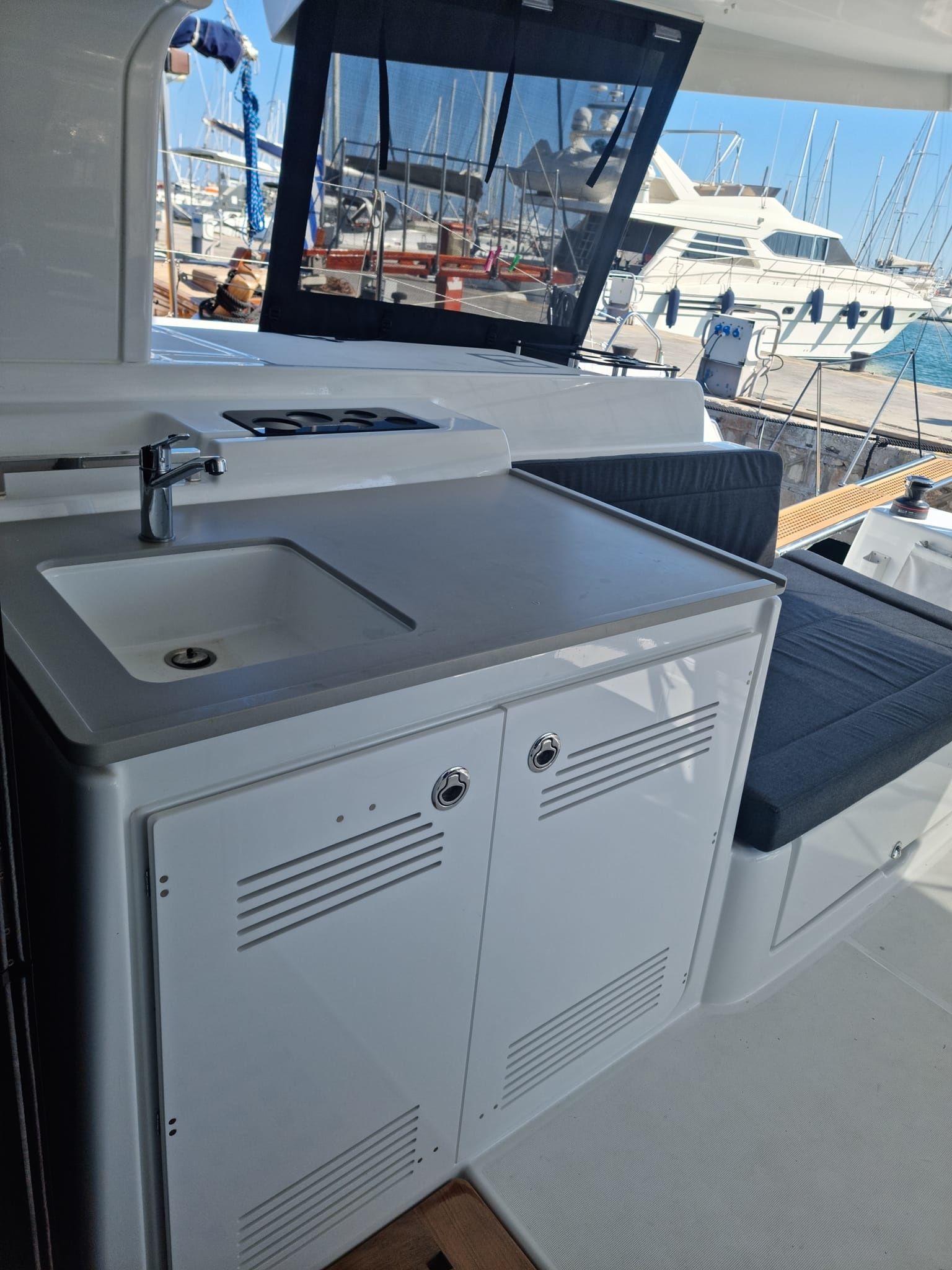 Lagoon 46 | Hydra 14