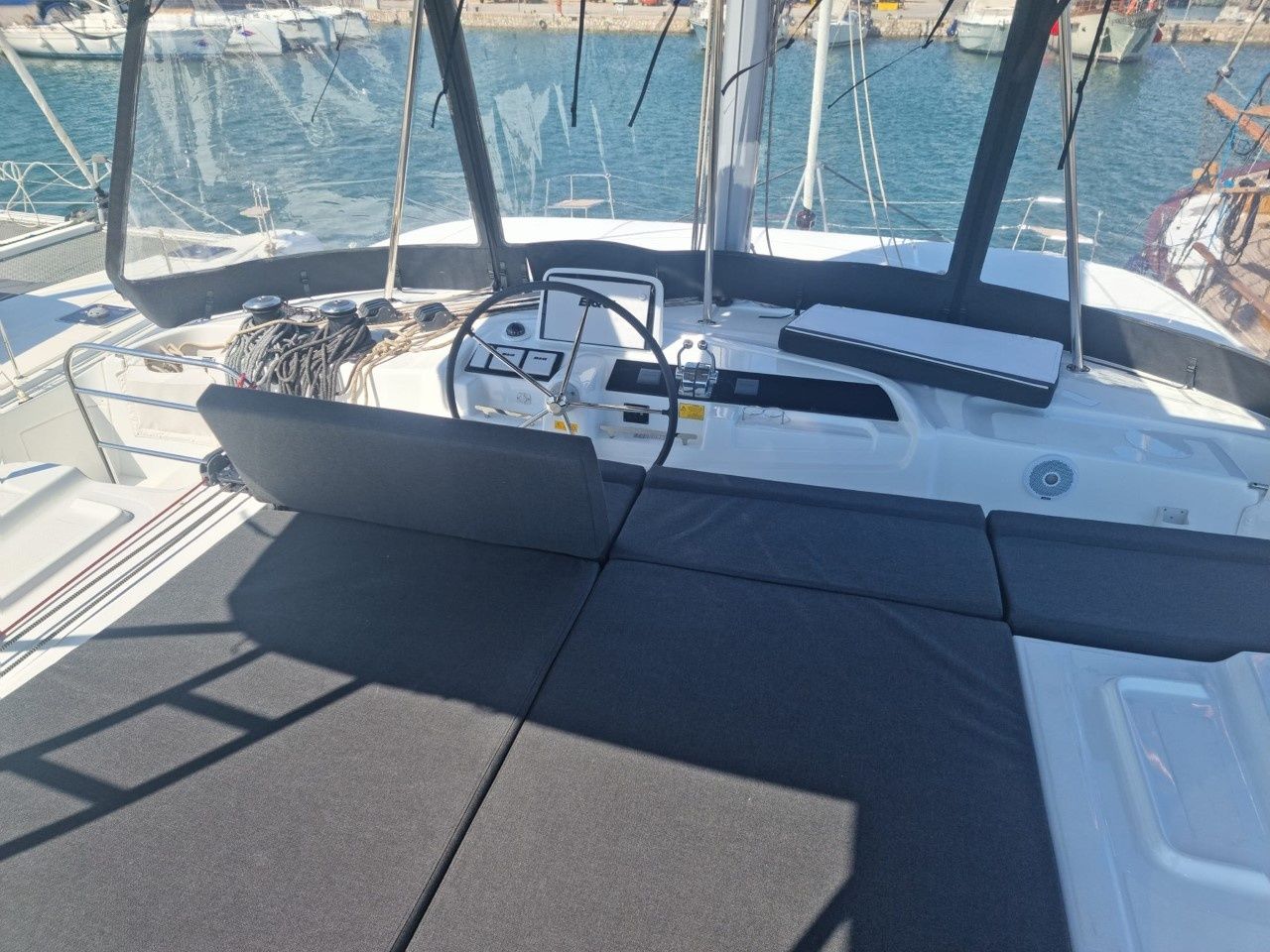 Lagoon 46 | Hydra 14