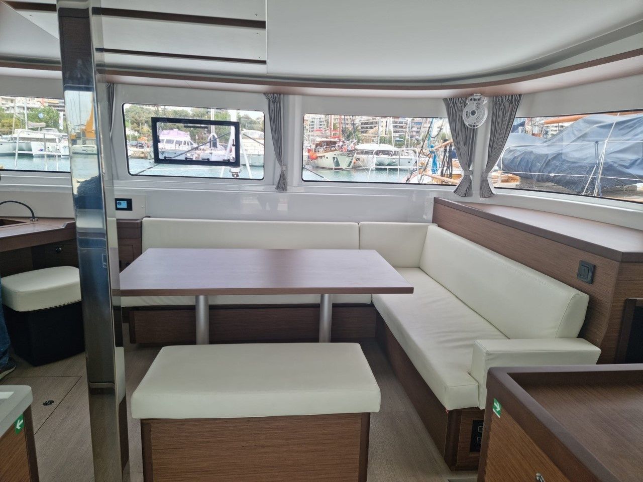 Lagoon 46 | Hydra 14