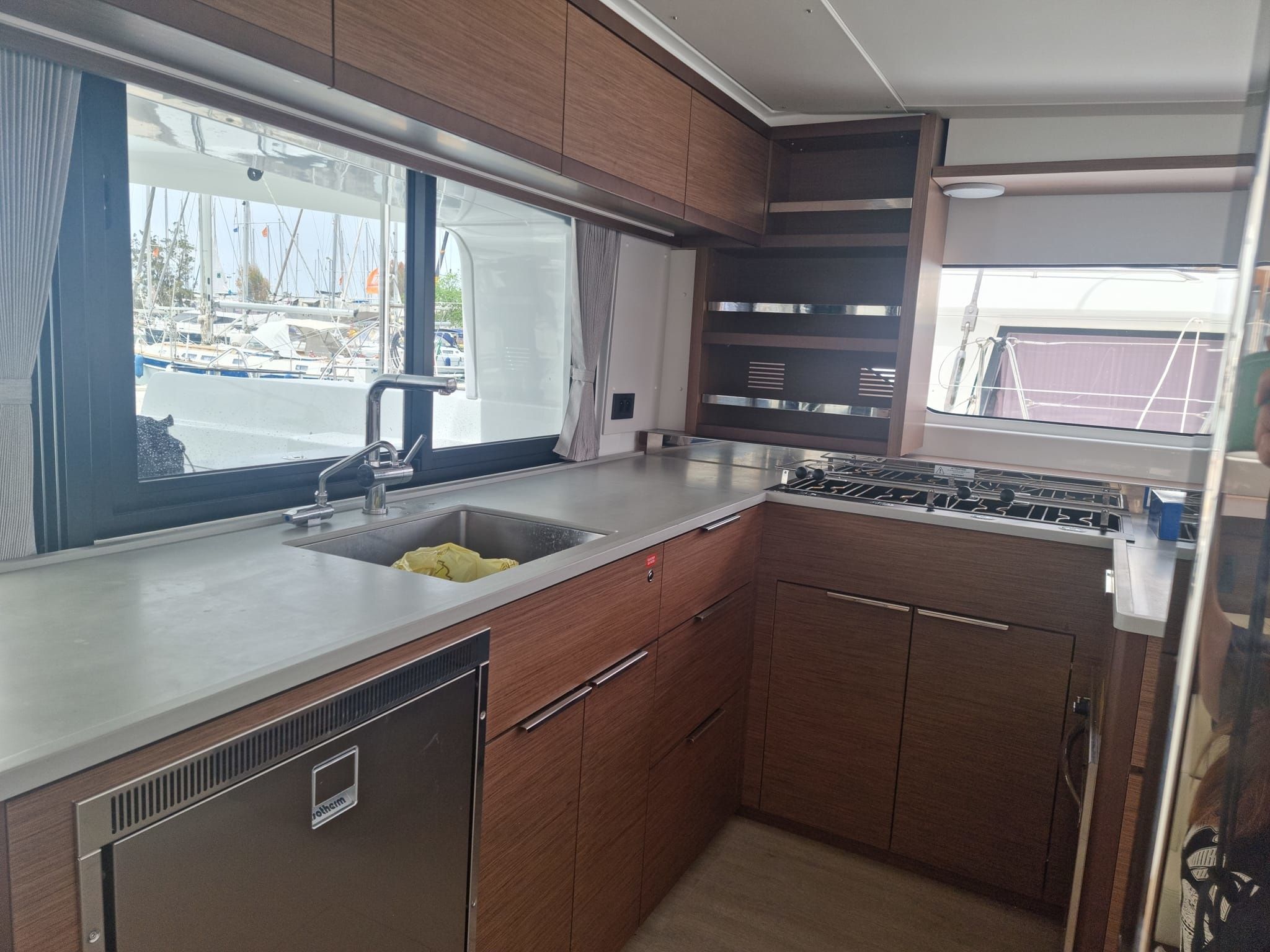 Lagoon 46 | Hydra 14