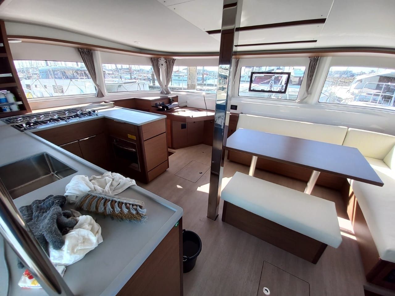 Lagoon 46 | Hydra 14