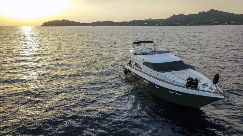 Custom Built 55 | Queen Yacht