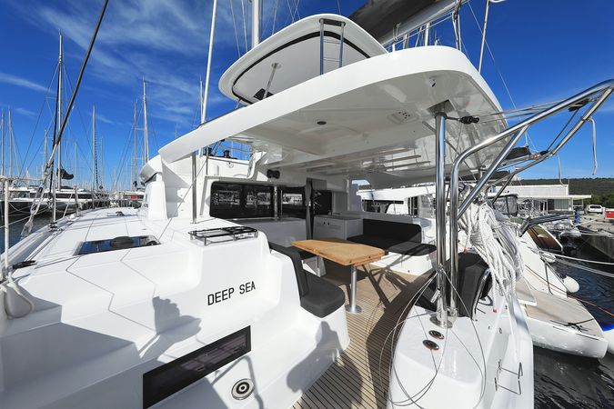 Lagoon 46 | Deep Sea