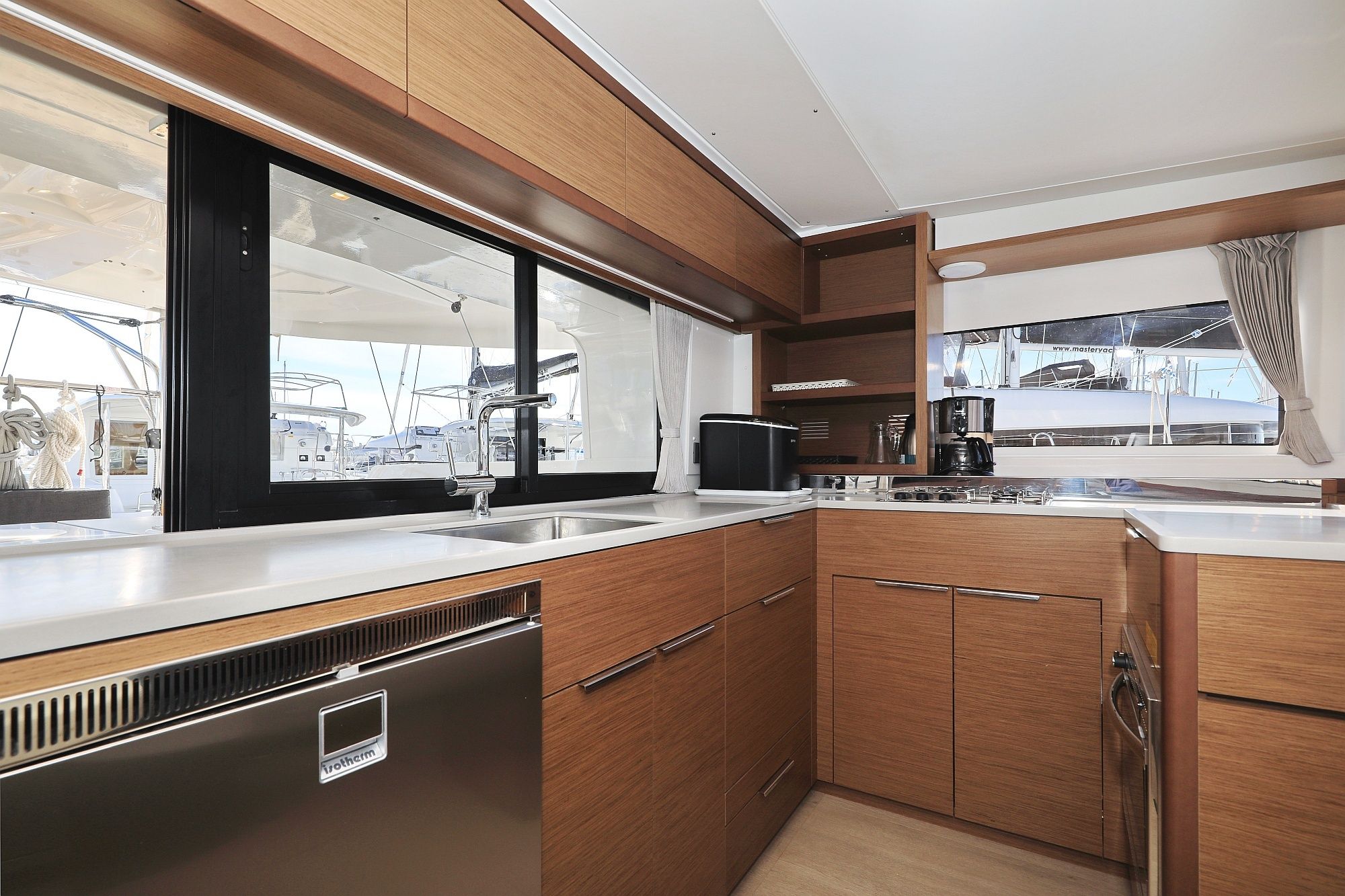 Lagoon 46 | Deep Sea