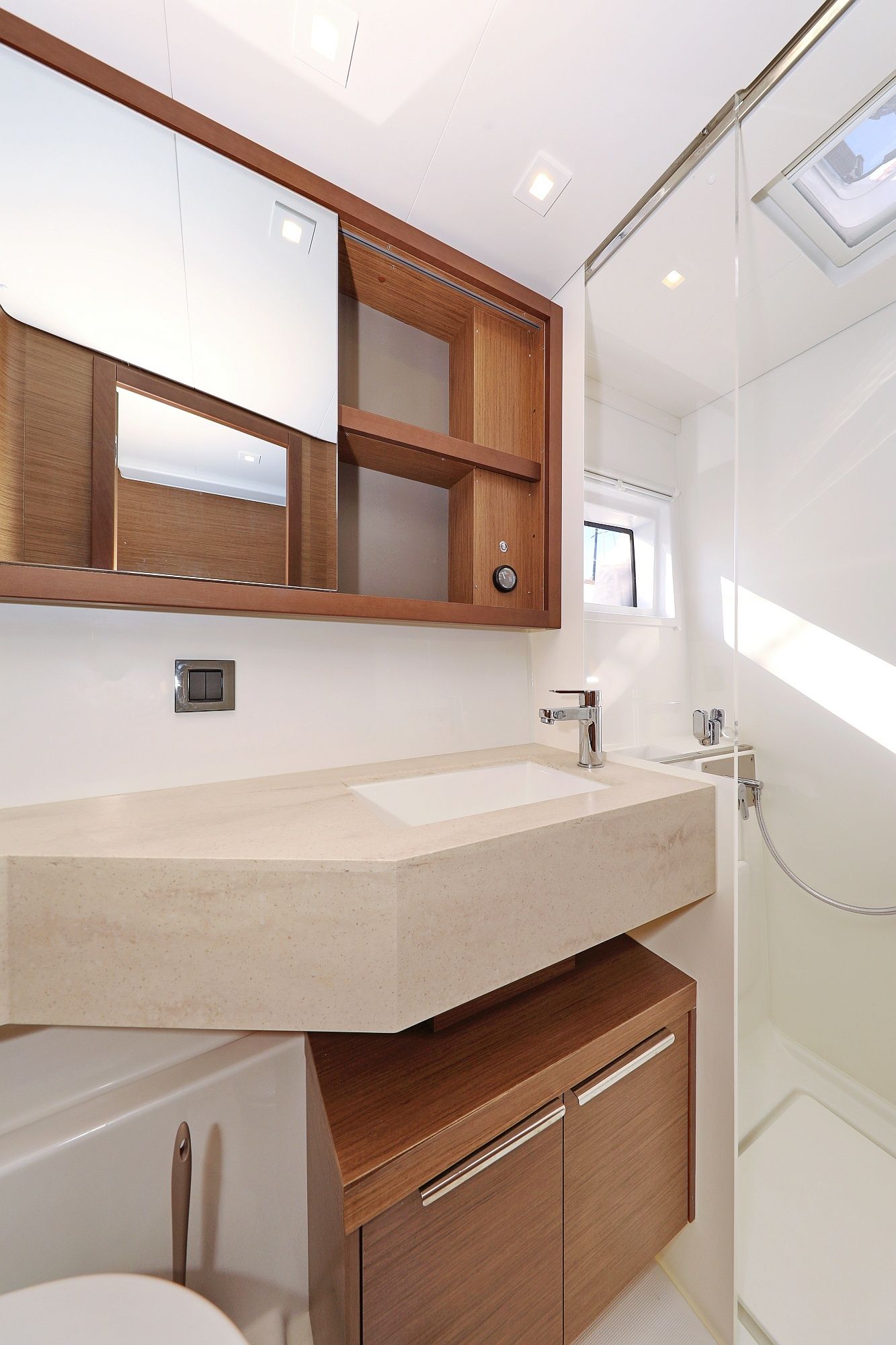 Lagoon 46 | Deep Sea