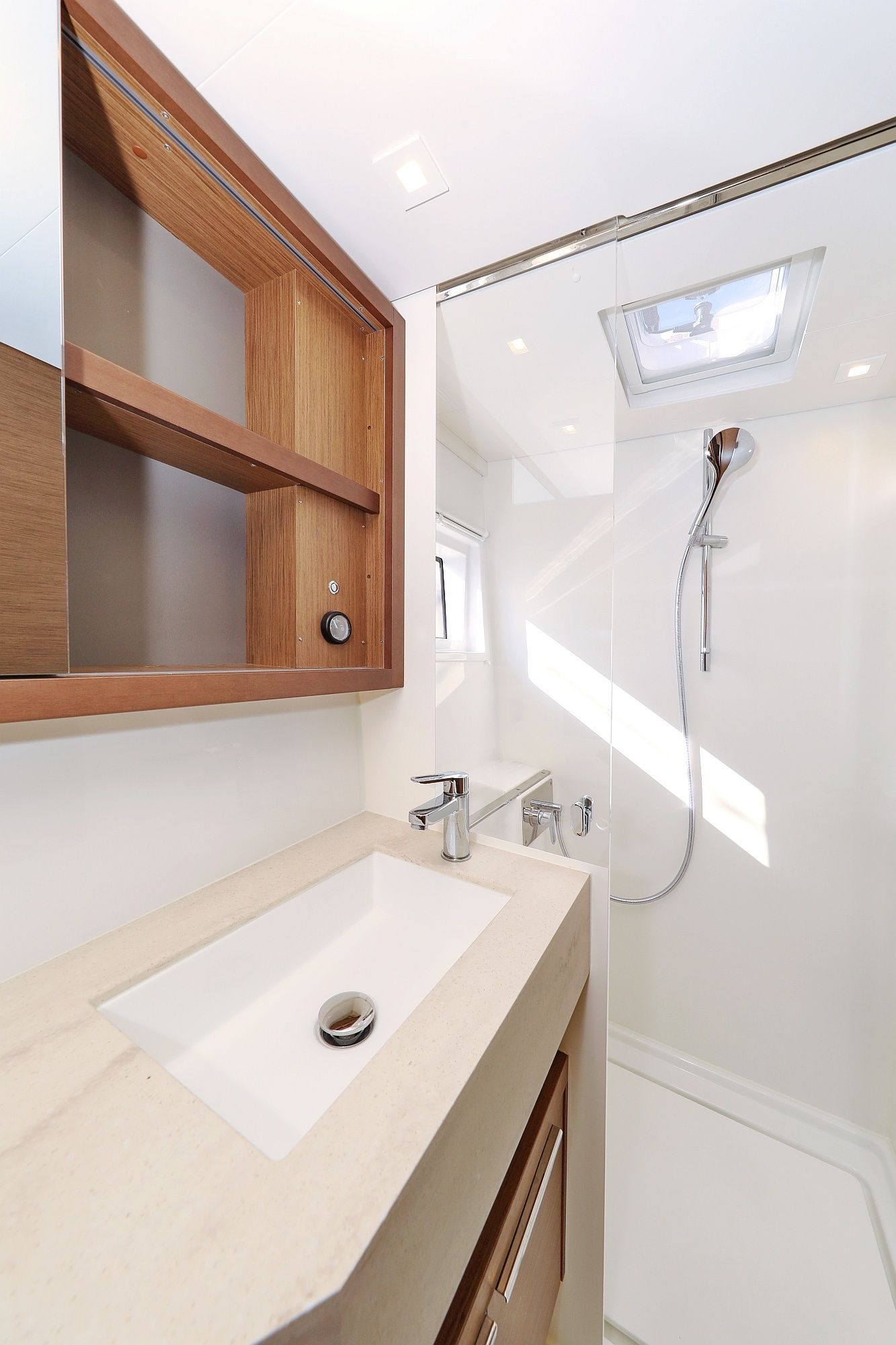 Lagoon 46 | Deep Sea