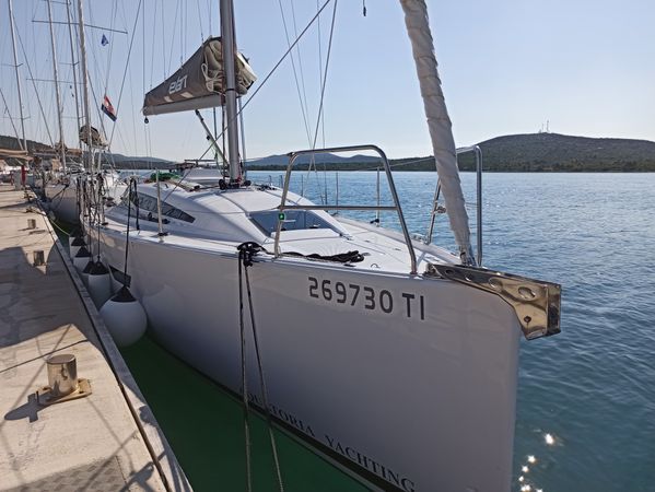 Elan E4 | Helena